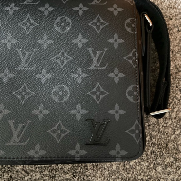 Louis Vuitton District PM Messenger Style Bag in Monogram Eclipse Canvas Black - Picture 3 of 10